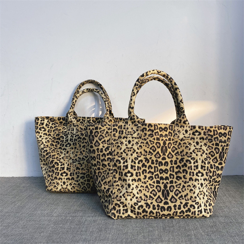 Tas Tote Kanvas Bordir Motif M - Embroidery Motif ulasan dan harga
