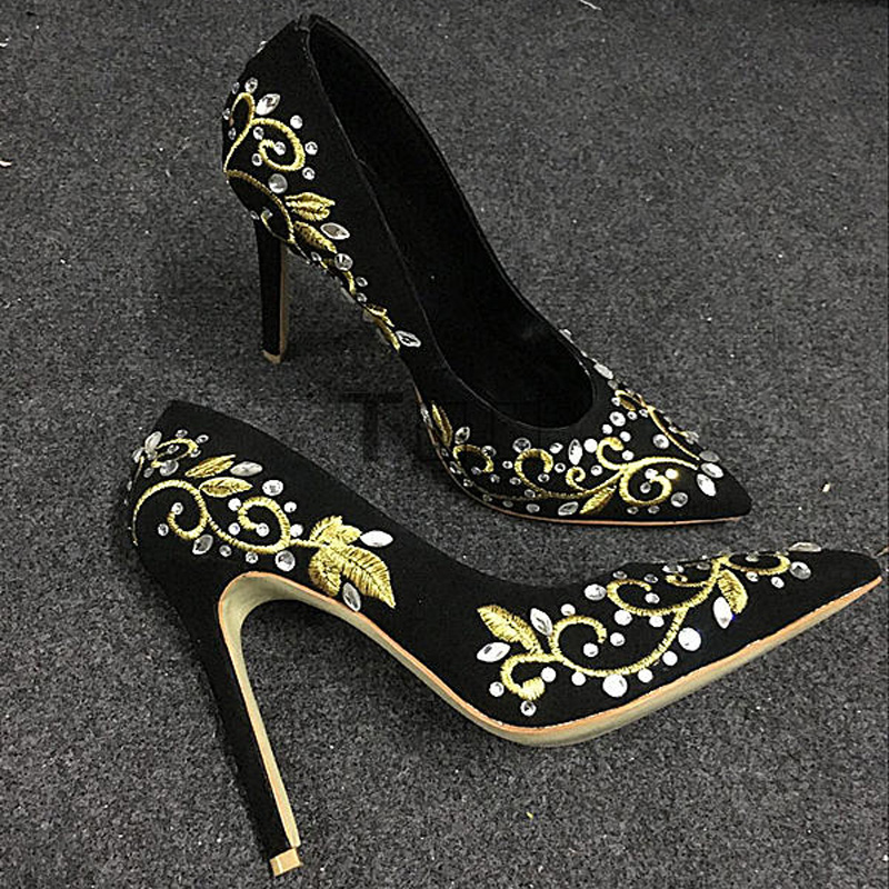 Sepatu Wanita Ujung Lancip Sue - Embroidery Flower ulasan dan harga