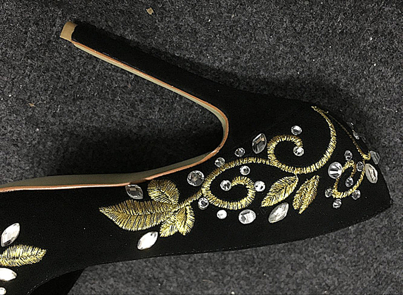 Sepatu Wanita Ujung Lancip Sue - Embroidery Flower ulasan dan harga