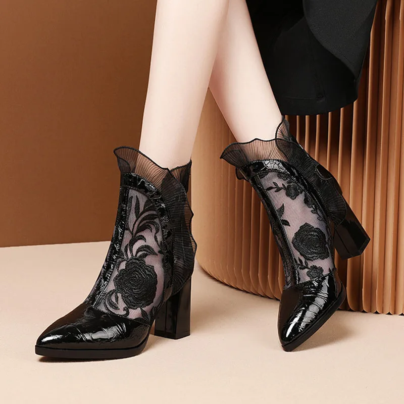 Sepatu Boots Wanita Hak Tinggi - Embroidery Flower ulasan dan harga